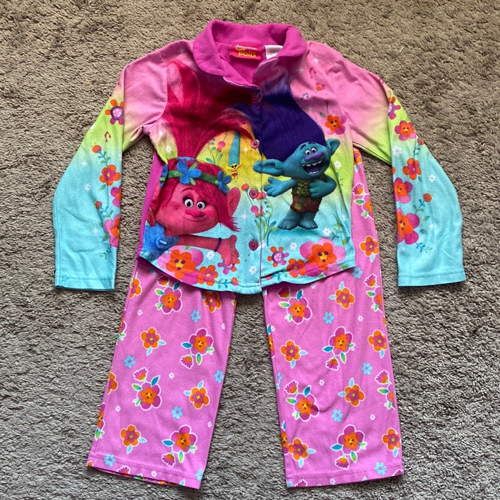 Dream works Trolls 2 piece pajamas set